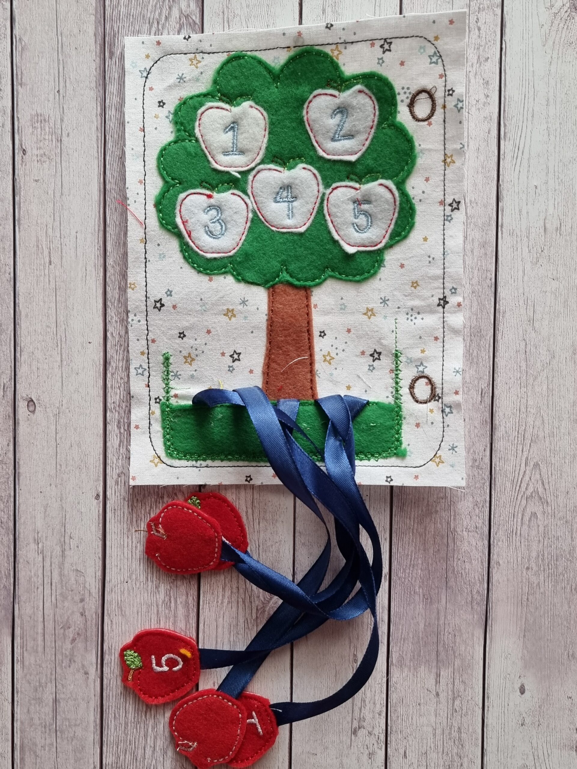 quiet book libro sensoriale in tessuto fatto a mano